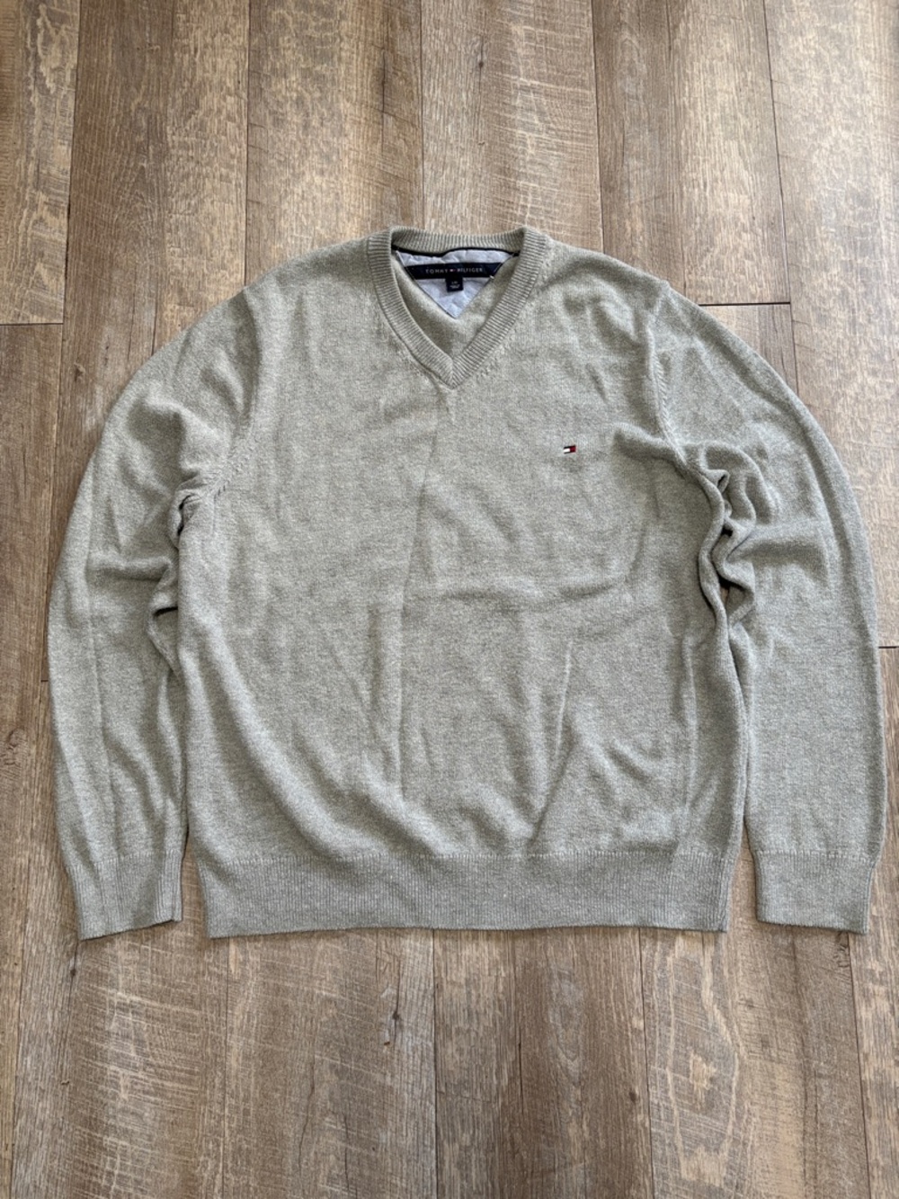 Tommy Hilfiger Men's V-Neck Sweater in Heather Gray